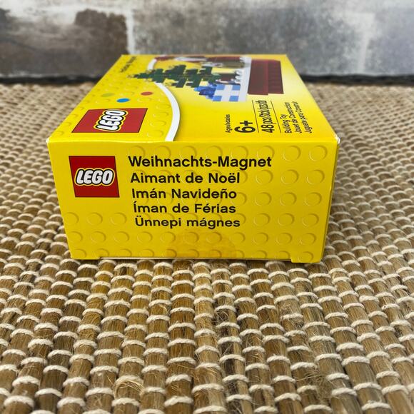 LEGO NEW 2011 retired Holiday Magnet Mini-figure Santa Building Toy # 853353 - Picture 3 of 5